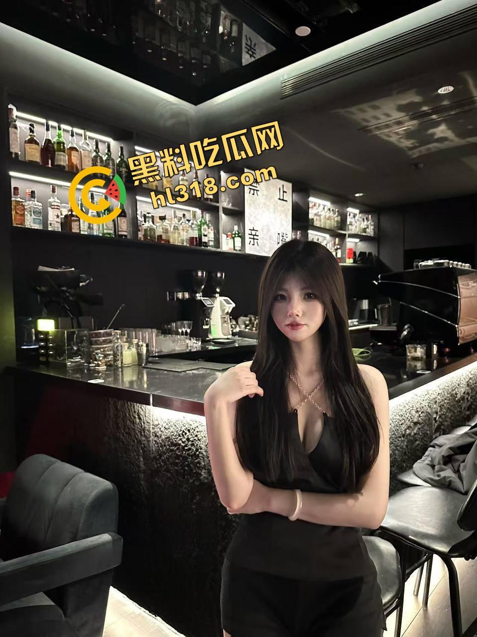 38D大奶乳交什么体验?两坨肉球包裹鸡巴肉球一夹,鸡儿消失不见,摩擦感顶到爆,男人只想一直夹着!-3