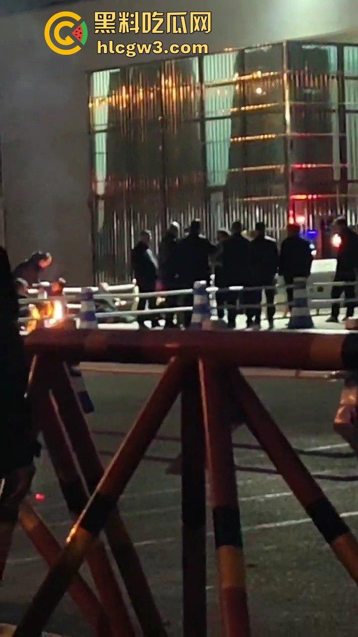 河北卓越中学六打一霸凌到死暴力命案曝光 受害者家属拖棺堵门 校方洗地堪比绝地求生!-7