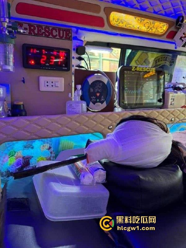妙瓦底一女孩头部被刀插入!竹片墙掉刀酿惨剧,紧急送往泰国湄索医院!-1