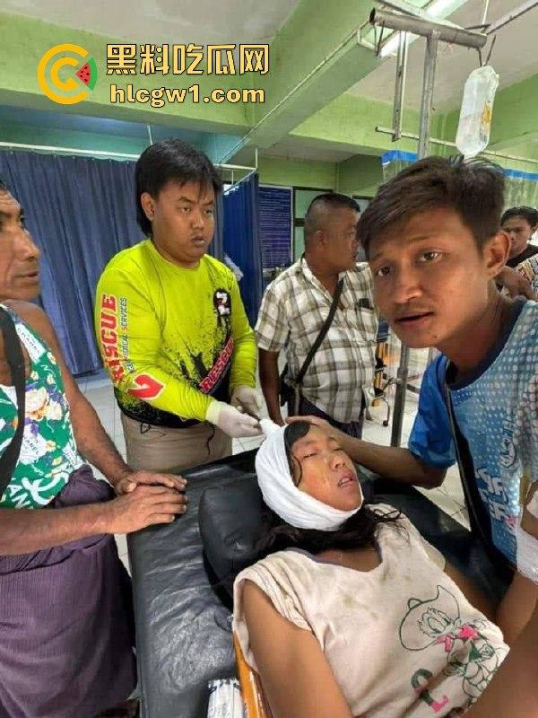 妙瓦底一女孩头部被刀插入!竹片墙掉刀酿惨剧,紧急送往泰国湄索医院!-5