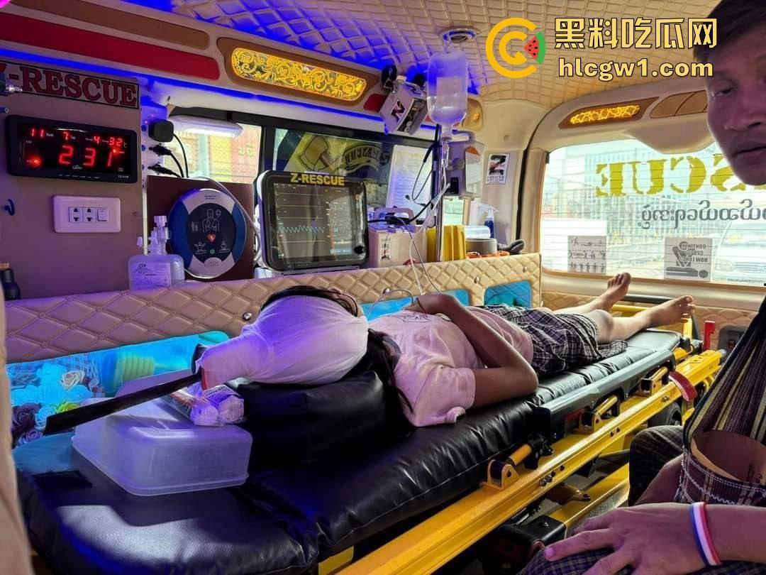 妙瓦底一女孩头部被刀插入!竹片墙掉刀酿惨剧,紧急送往泰国湄索医院!-6