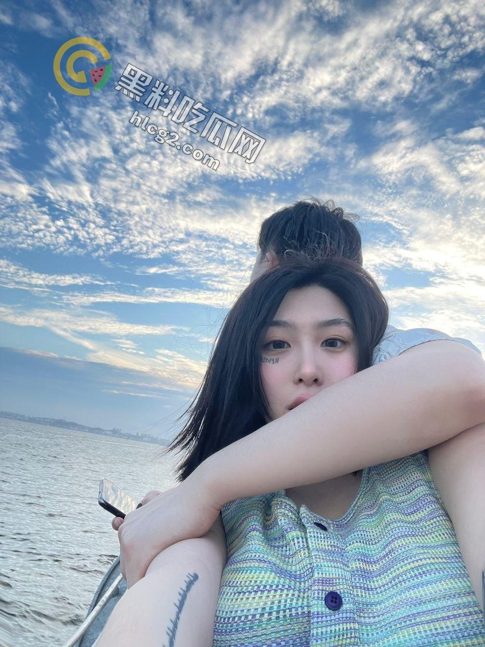 新西兰巨乳妹子(WUYIJINGJING)Ins大尺度照片引发轰动:极品巨乳与气质反差】-2