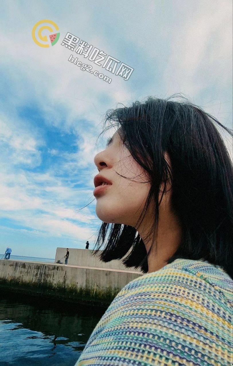 新西兰巨乳妹子(WUYIJINGJING)Ins大尺度照片引发轰动:极品巨乳与气质反差】-3