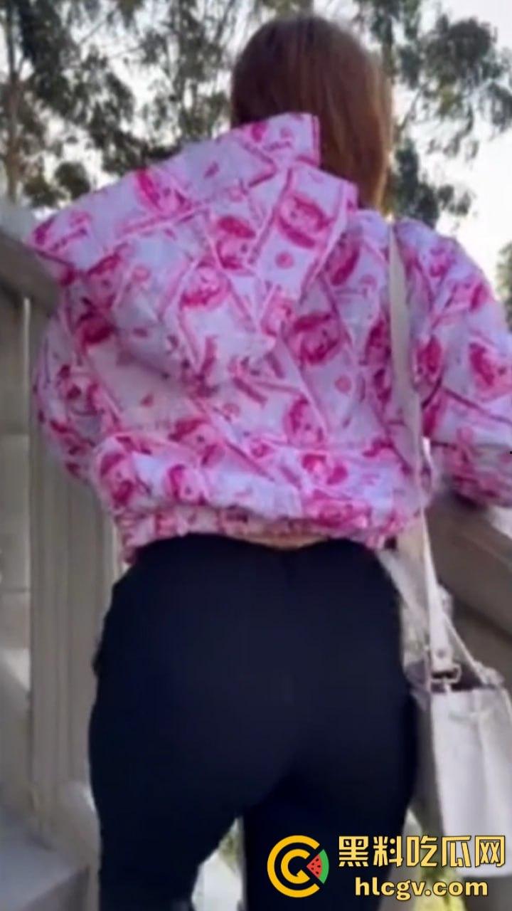 国外情色网红【KattyBlake】南美洲旅游吃鸡露出 打卡瓜塔佩巨岩 公然活春宫事件-13