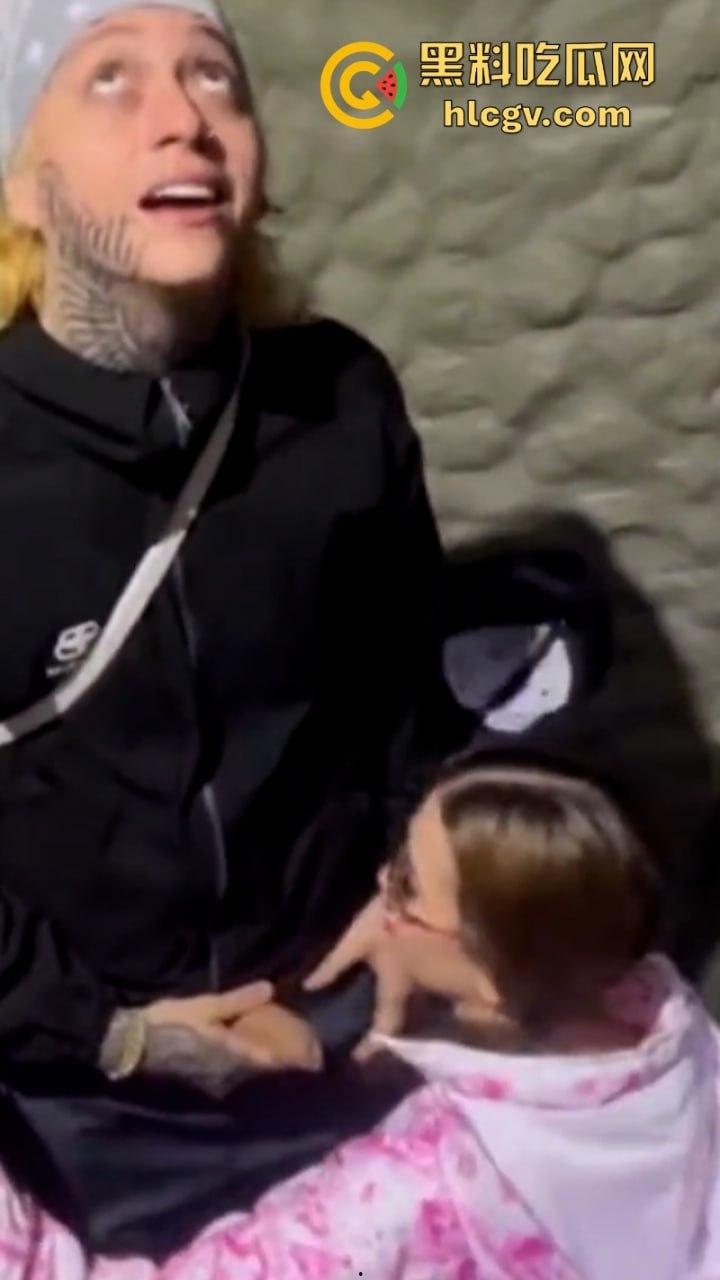 国外情色网红【KattyBlake】南美洲旅游吃鸡露出 打卡瓜塔佩巨岩 公然活春宫事件-18