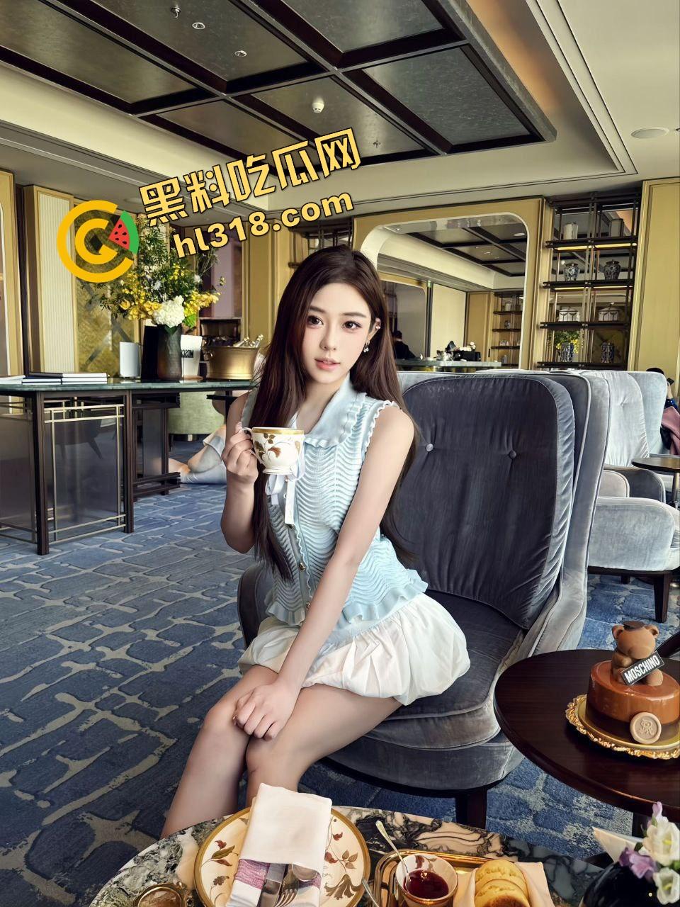 带小区的人妻野战商场地下室,边后入边提心吊胆,裤子还没穿好被物业围堵,差点被抓了个正着!-3