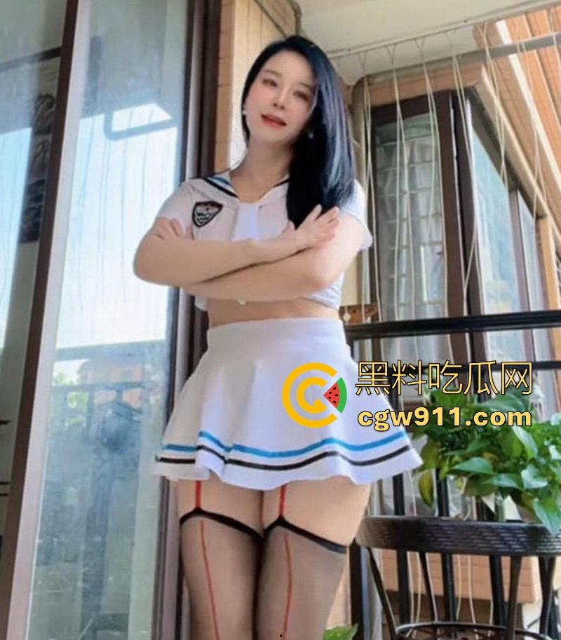 抖音网红【路遥】御姐气质清冷高傲，私下却化身节奏骚舞女王，三点全露自慰抠逼抖胸裸舞，淫骚动作火辣诱惑!-5