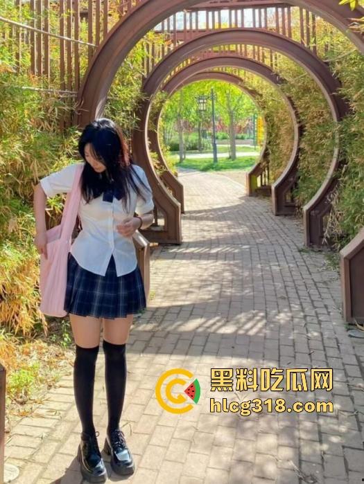 浙江理工学院【林筱沫】性爱视频曝光！勾引健身教练 大胆健身房后入 清纯反差小骚鸡！-5