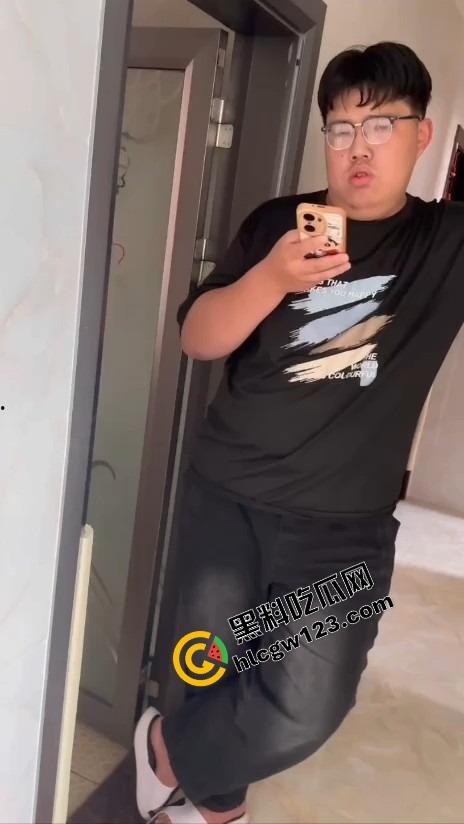 200块都不给我 破防GAY佬怒报警 白嫖手冲服务反赖账,直男射完转身当人畜无害,活该挨曝光!-8