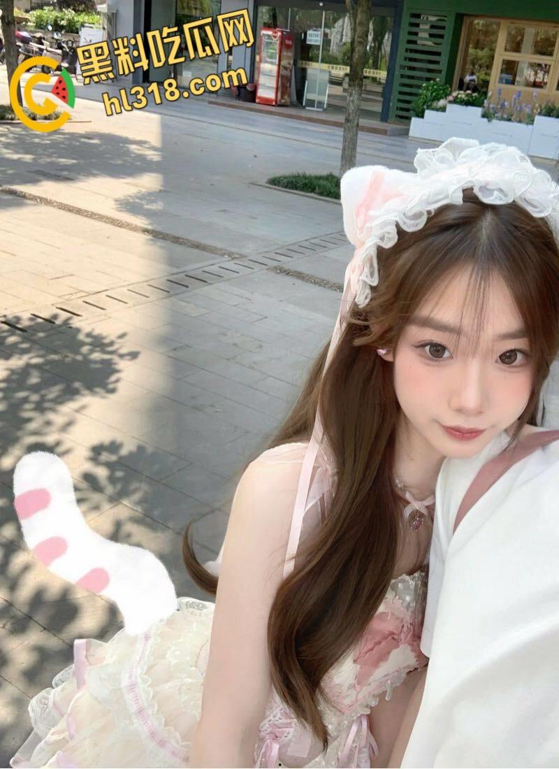 推特献妻绿帽男【暖暖小淫妻】,绿帽老公灌醉老婆玩3P,喝醉的老婆淫荡发骚,跟单男边调情边爱爱 !-1