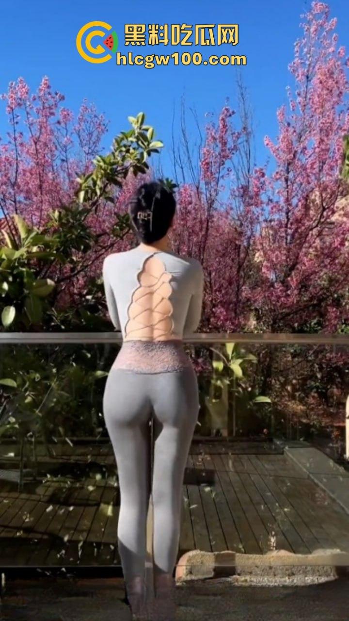 那些年错过的少女如今已成骚妇 当年得不到现在求着操 各地风骚淫妇卖逼出轨调教合集强势流出!-12