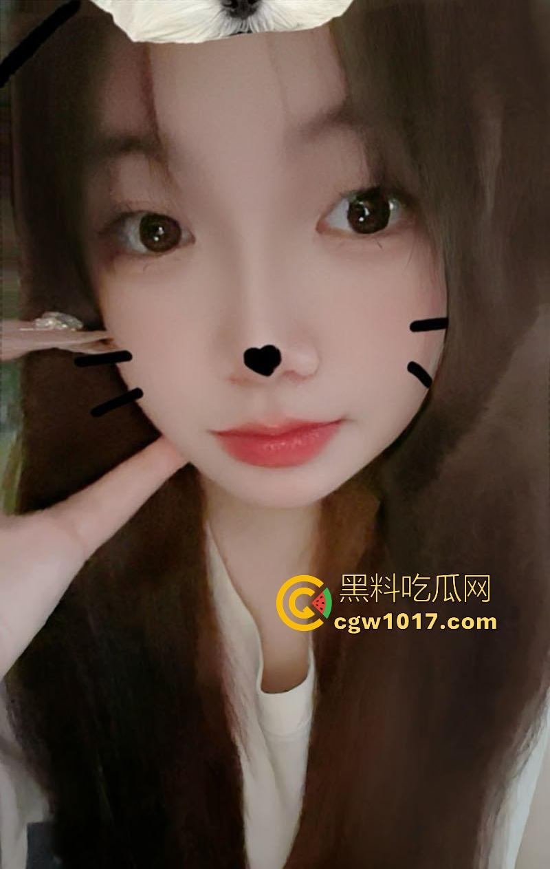 广西小母狗【梁颖琦】欠钱不还被曝光不良视频，童颜外表核弹巨乳，粉嫩骚逼道具自慰，有瓜友出2000搞一炮！-5