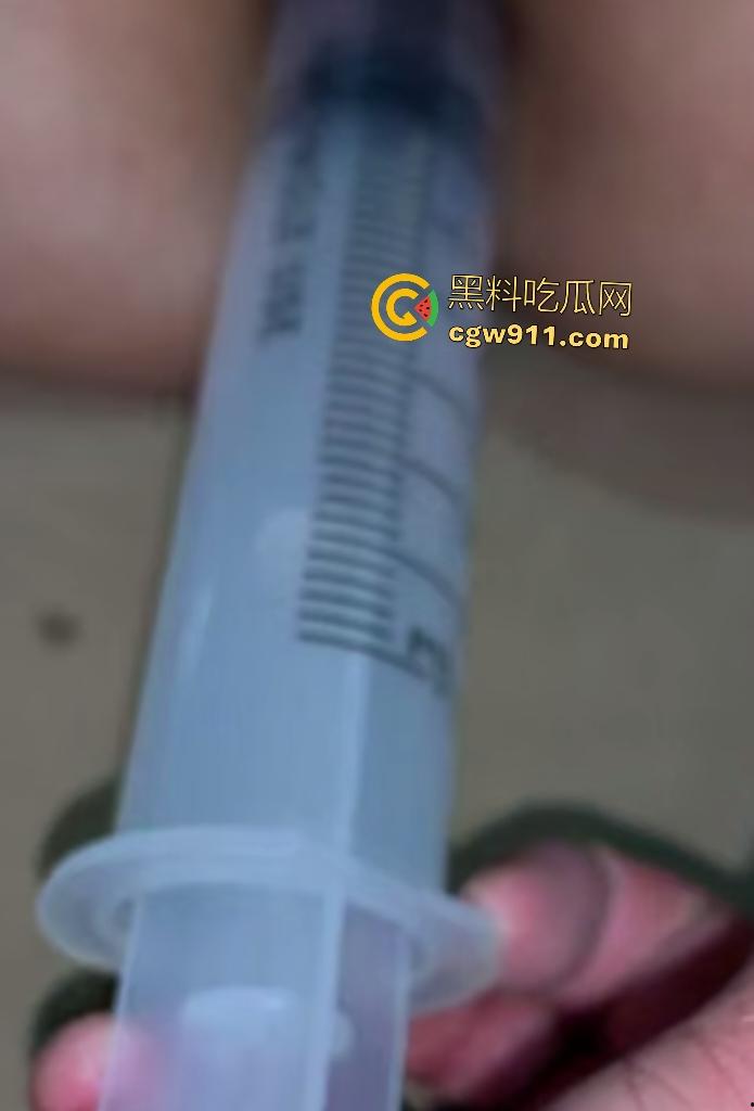 女子被变态老公戴头套连接菊花!阴道震动棒猛插喷汁,菊花连头套淫臭弥漫!-1