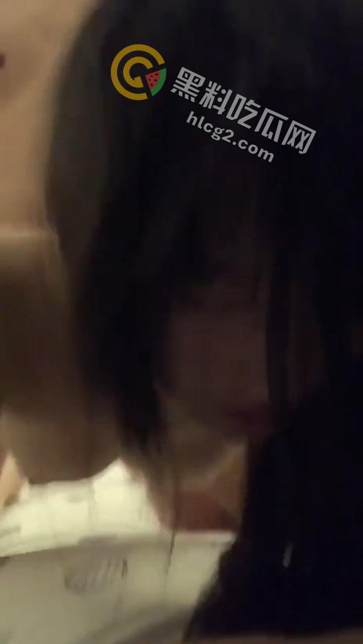 青岛高三美术生「周若南」被黑皮体育生操到叫爸爸,顶级颜值身材暴露!-9