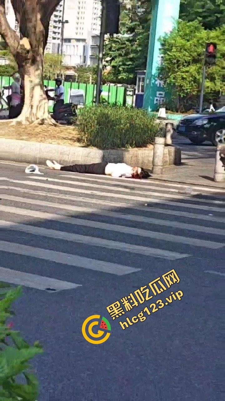广州海珠区车祸惨烈,外卖小哥血溅当场,车子翻得都认不出来!-7
