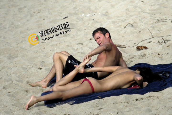 章子怡汪峰 宣布离婚 回顾下章子怡经典事件 沙滩裸晒被老外男友不停抠逼 和 影视激情床戏合集-13