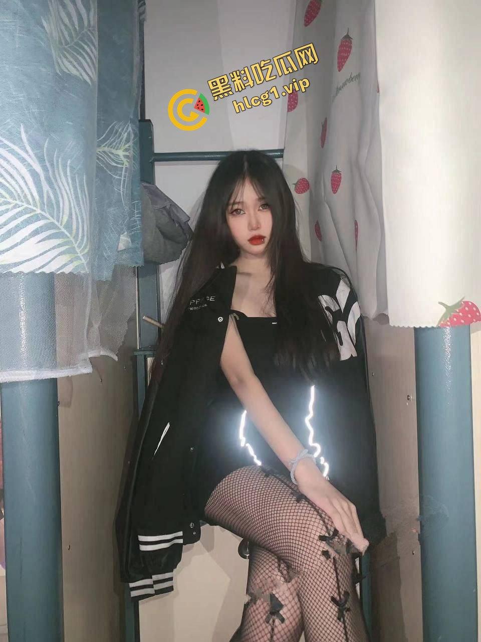 女大学生反差婊『祝微棋』负债欠钱 宿舍脱衣自慰献给金主 惨遭曝光!-3