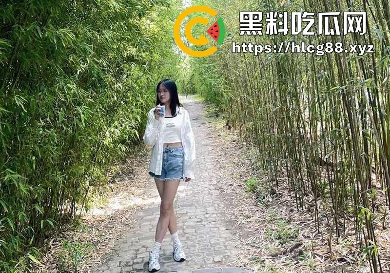 海南反差骚幼师【秦舒培】表面上清纯眼镜妹 私下却是精盆公交车 到处聊骚约炮-7