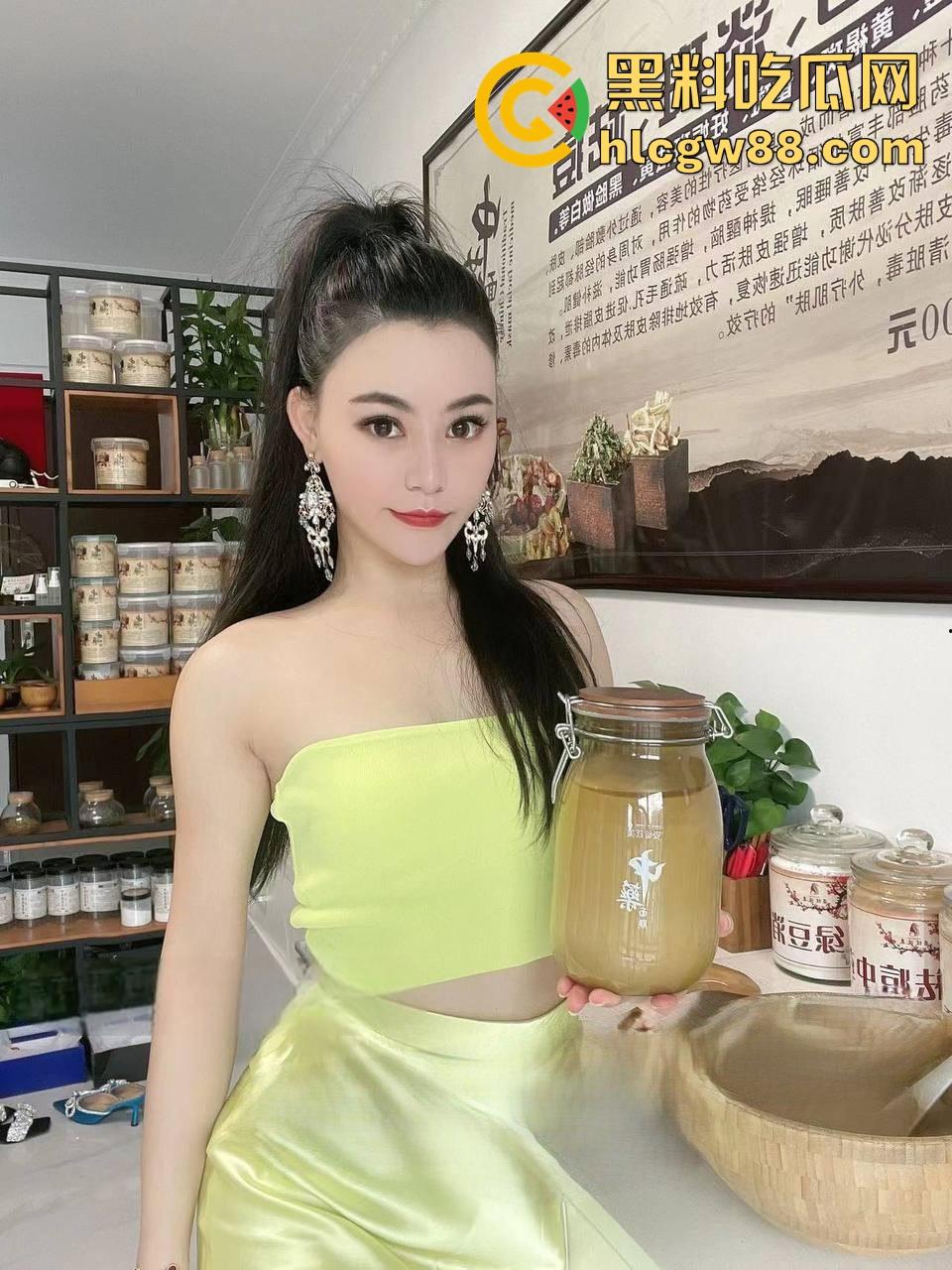 深圳假名媛龙岗御姐【夏婷】开着718保时捷装逼四处勾金主,不卖逼根本养不起车,一身科技脸还能装多久?-5