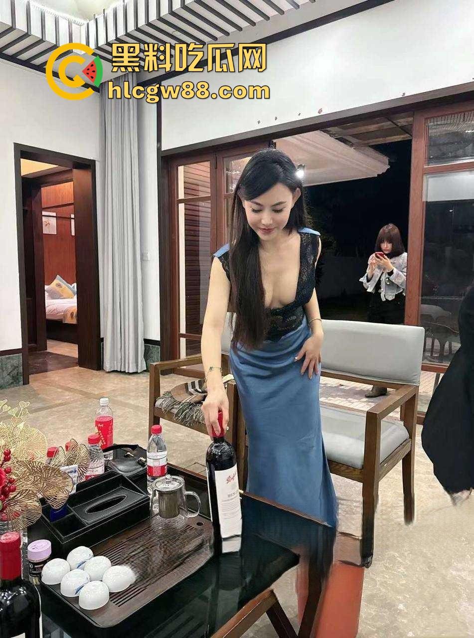 深圳假名媛龙岗御姐【夏婷】开着718保时捷装逼四处勾金主,不卖逼根本养不起车,一身科技脸还能装多久?-11