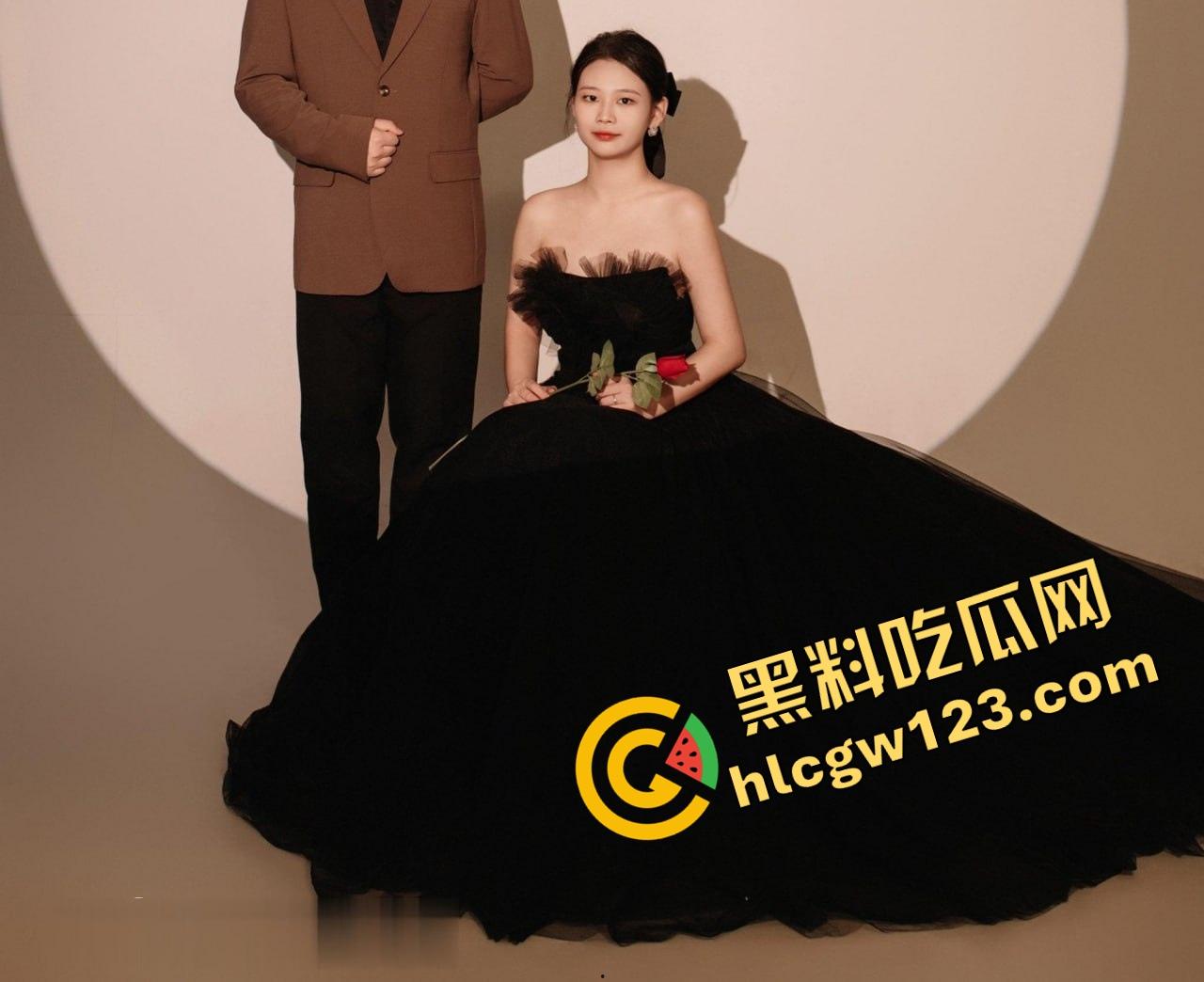 长沙『孙悦』结婚当天跟绿帽老公玩3P到天亮，婚纱白裙湿成奶油布丁，前男友肏完老公舔干！-3