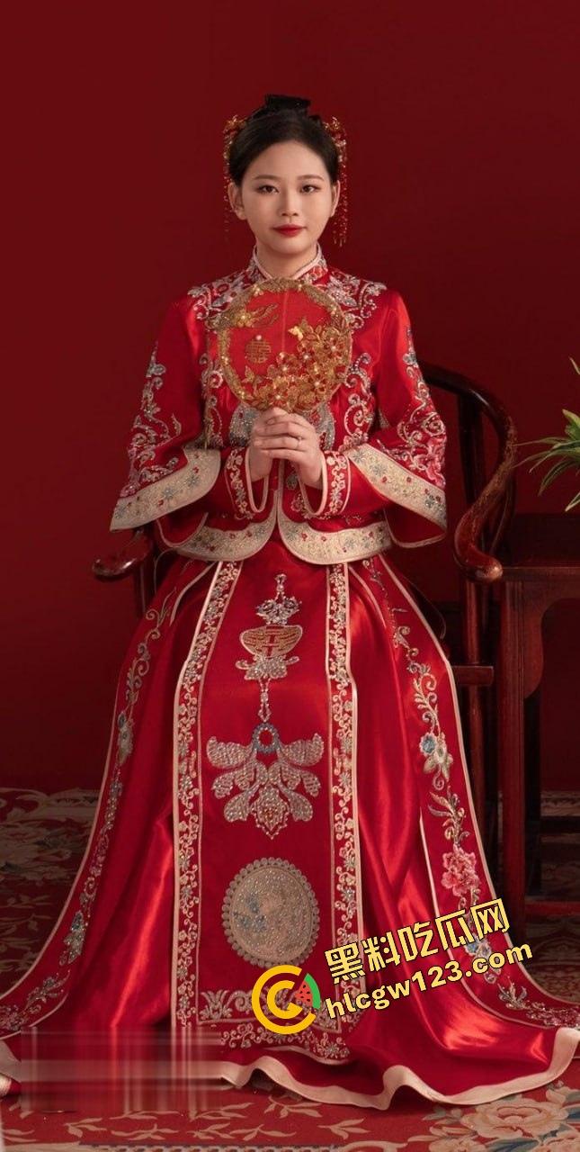 长沙『孙悦』结婚当天跟绿帽老公玩3P到天亮，婚纱白裙湿成奶油布丁，前男友肏完老公舔干！-4