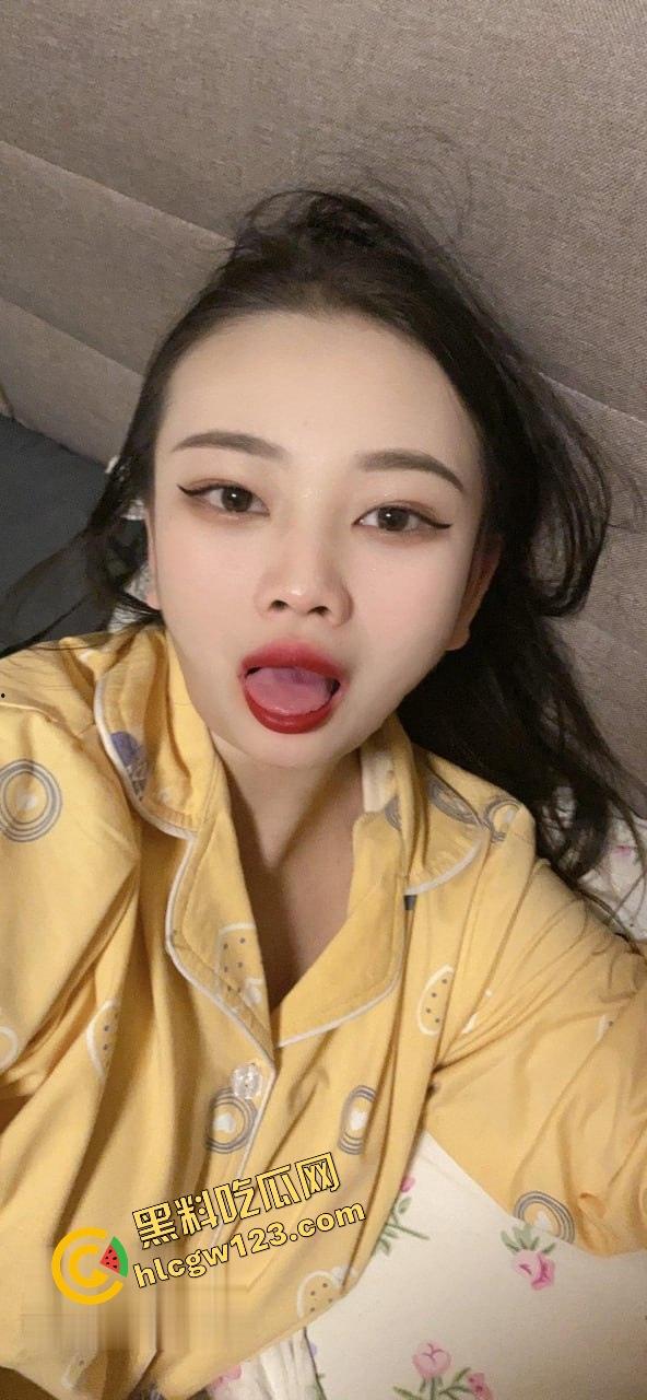 长沙『孙悦』结婚当天跟绿帽老公玩3P到天亮，婚纱白裙湿成奶油布丁，前男友肏完老公舔干！-5