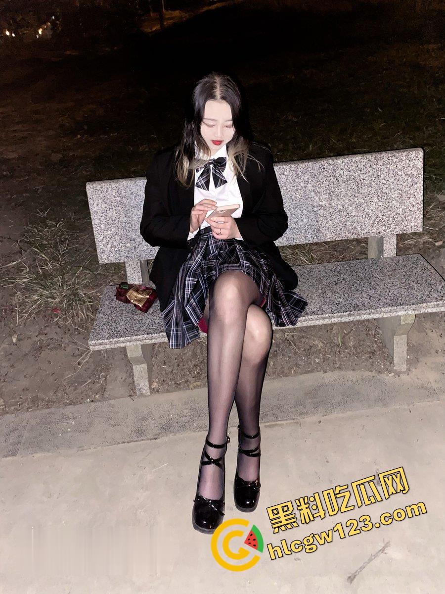 长沙『孙悦』结婚当天跟绿帽老公玩3P到天亮，婚纱白裙湿成奶油布丁，前男友肏完老公舔干！-6