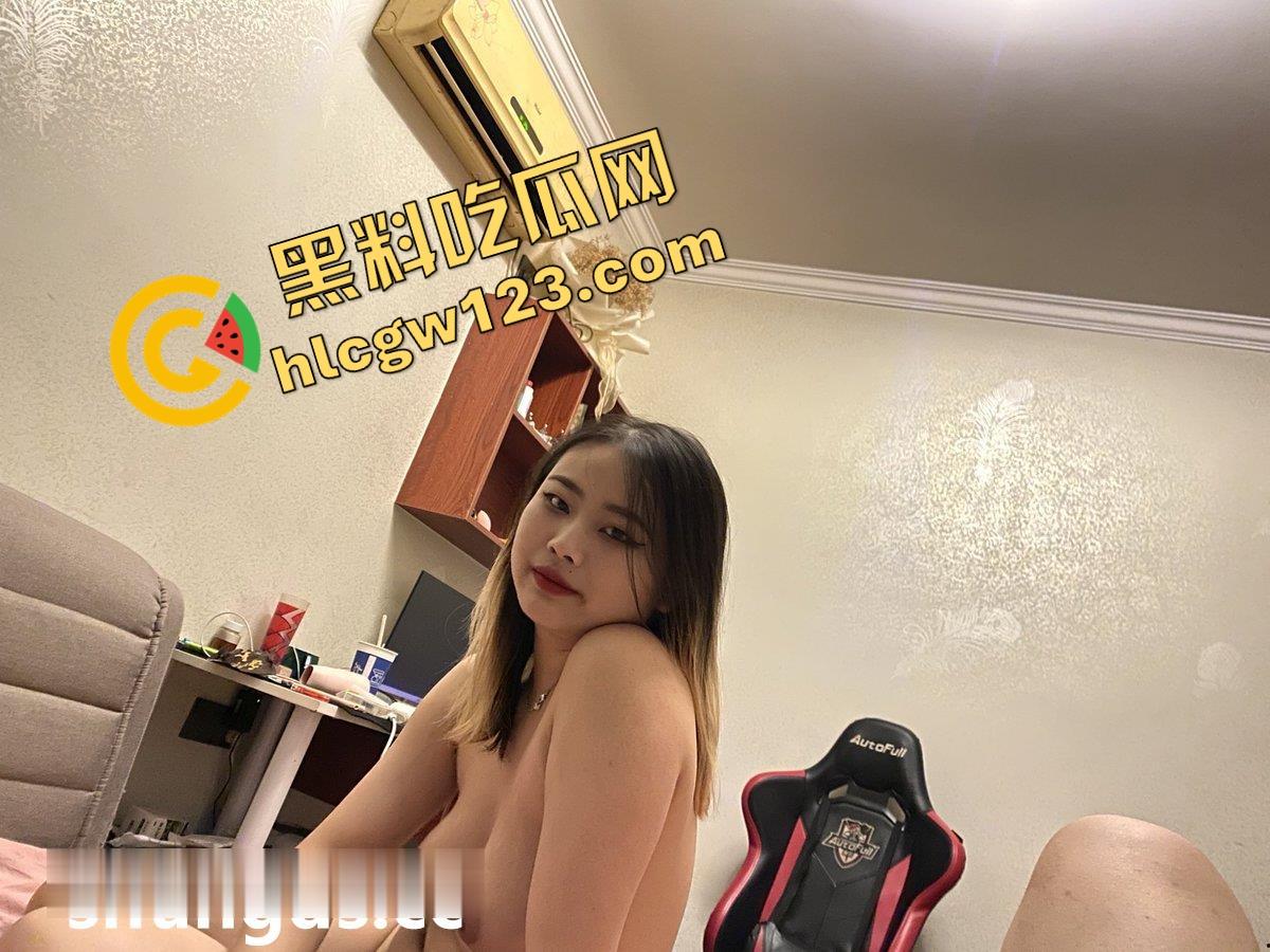 长沙『孙悦』结婚当天跟绿帽老公玩3P到天亮，婚纱白裙湿成奶油布丁，前男友肏完老公舔干！-18