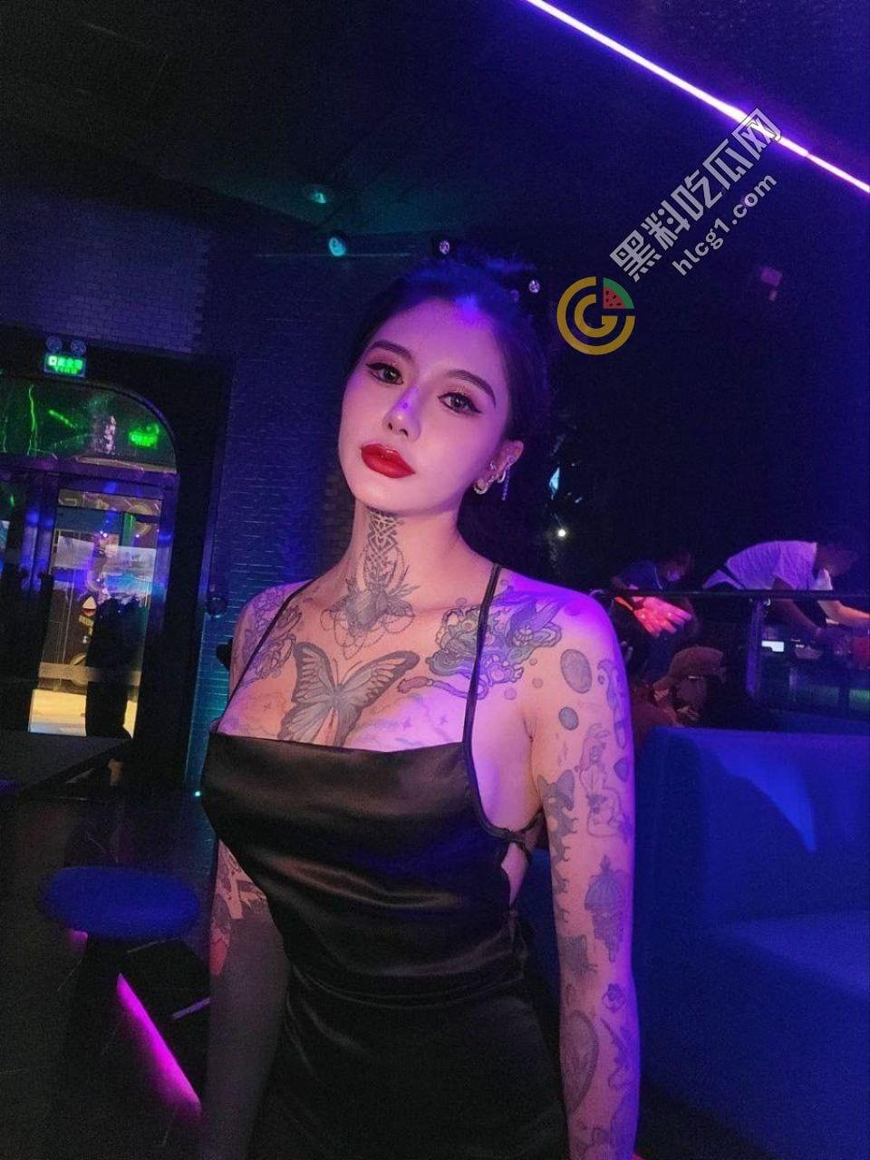 推特纹身网红龙猫情侣引爆网络,野性纹身与非主流情趣生活全曝光!-7