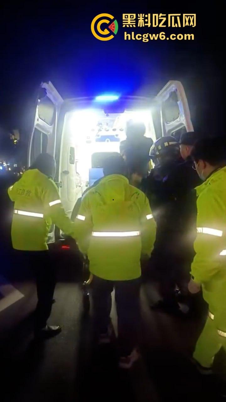 河南网红【王饱饱】与自养宠物狗野生交配不慎卡逼 送医路上怕出名崩溃跳车 现场视频流出!-6