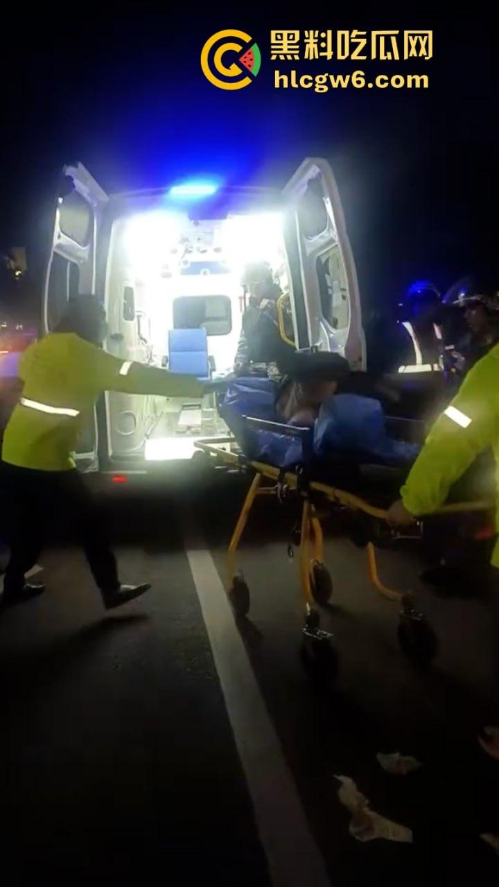 河南网红【王饱饱】与自养宠物狗野生交配不慎卡逼 送医路上怕出名崩溃跳车 现场视频流出!-7