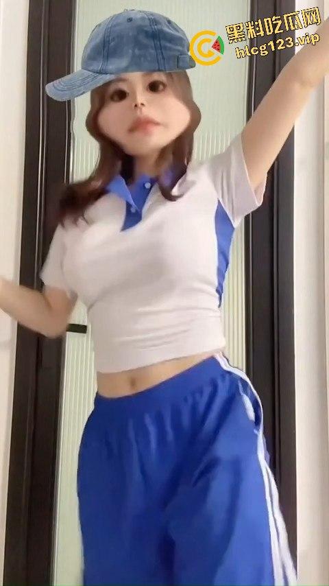 抖音80万网红【桃柒柒】裸舞玩出新花样!开灯关灯激凸擦边诱惑,粉丝炸锅内容已被隐藏!-7