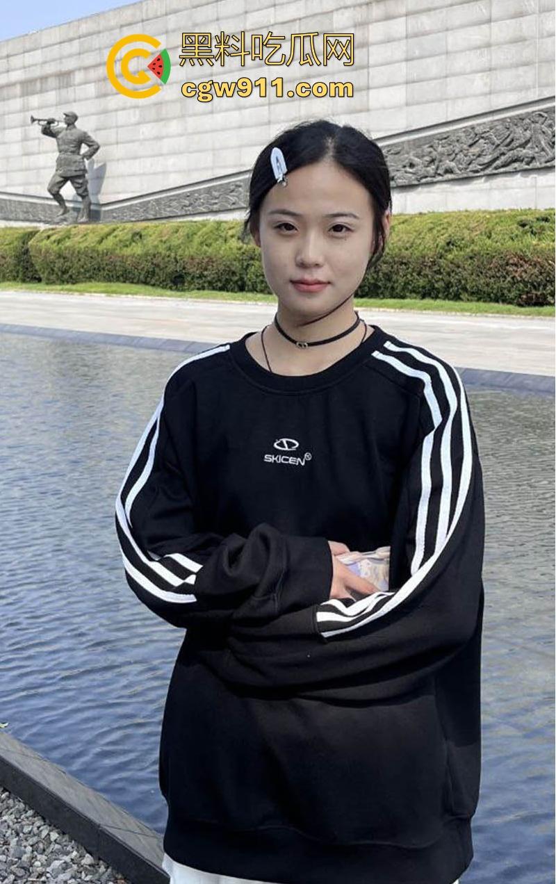 湖南师范清纯学姐【林媚辰】私密视频流出,外表仙女般纯净,谁知私下骚浪如妖,骚逼粉嫩极致淫骚!-3