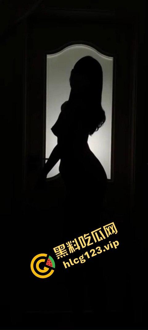 抖音80万网红【桃柒柒】裸舞玩出新花样!开灯关灯激凸擦边诱惑,粉丝炸锅内容已被隐藏!-11