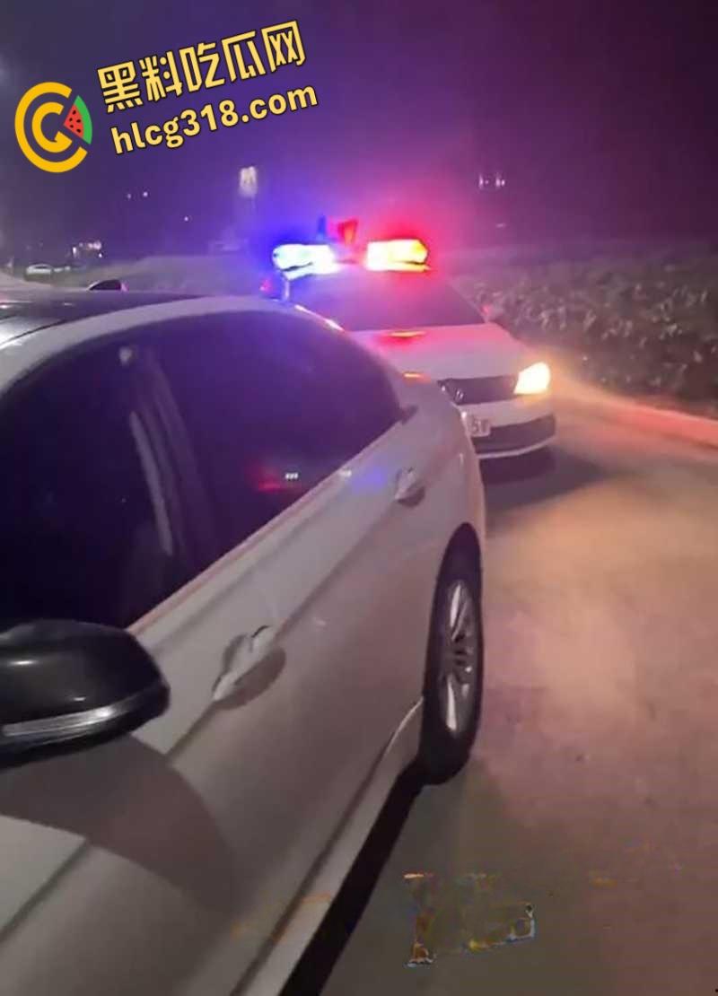 偷狗贼改偷猫了，一晚上偷窃十几只猫， 被路人几兄弟抓获， 报警后偷猫者声称第一次 !-1