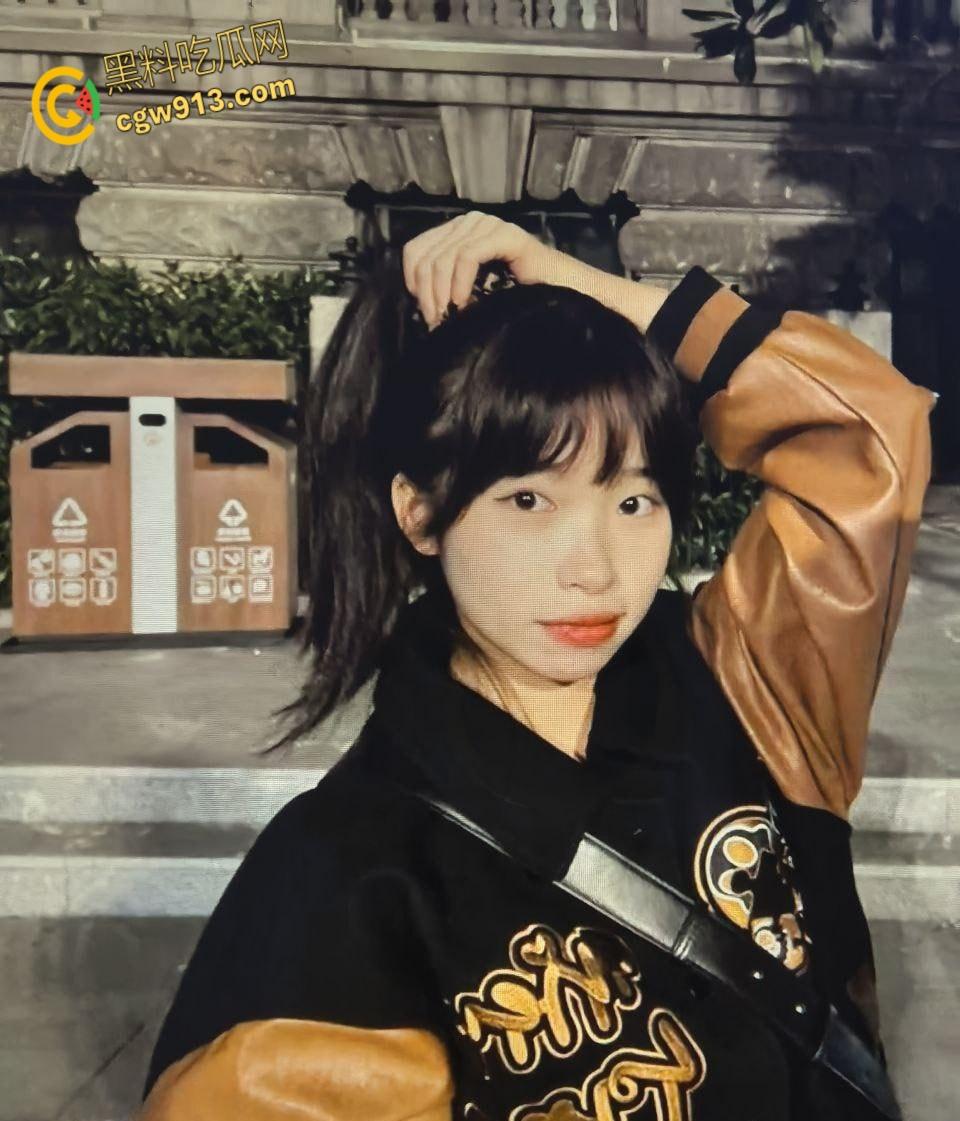 江苏理工大学校花【小蛋挞】 ,被学校富二代包养,穿各种开档黑丝后入挨操,露脸舔屌超反差!-1