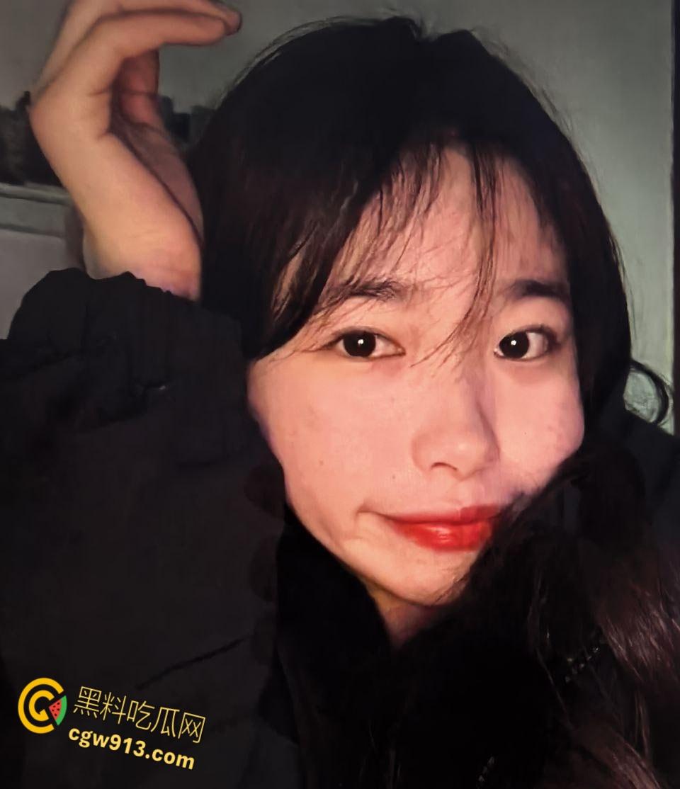 江苏理工大学校花【小蛋挞】 ,被学校富二代包养,穿各种开档黑丝后入挨操,露脸舔屌超反差!-2