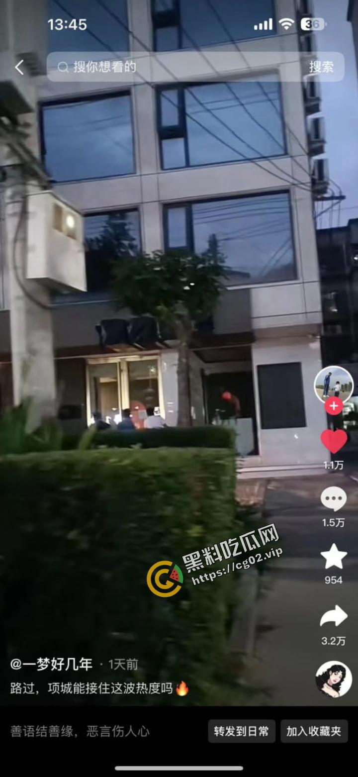 项城国宾暮云酒店 二楼落地窗前情侣上演活春宫 后入爆操双马尾小萝莉 被路人偷拍疯传-1