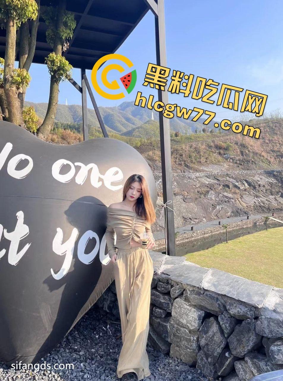 酒店情侣重口翻车!女友变身“屎霸”喂男友大便,淫水滴答恶心炸裂-1