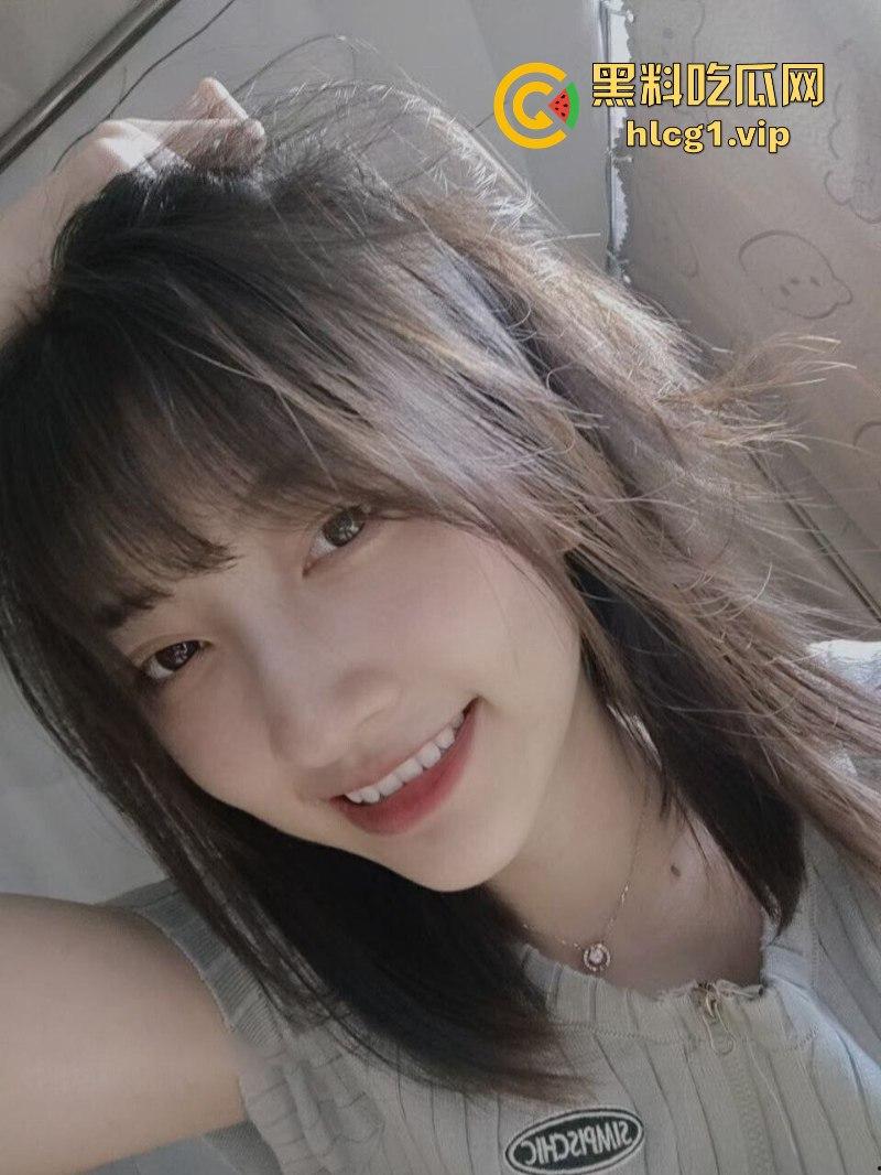 杭州海“龟”【潘玲玲】受眼镜男指导进军直播业 旁边还有打光的-1