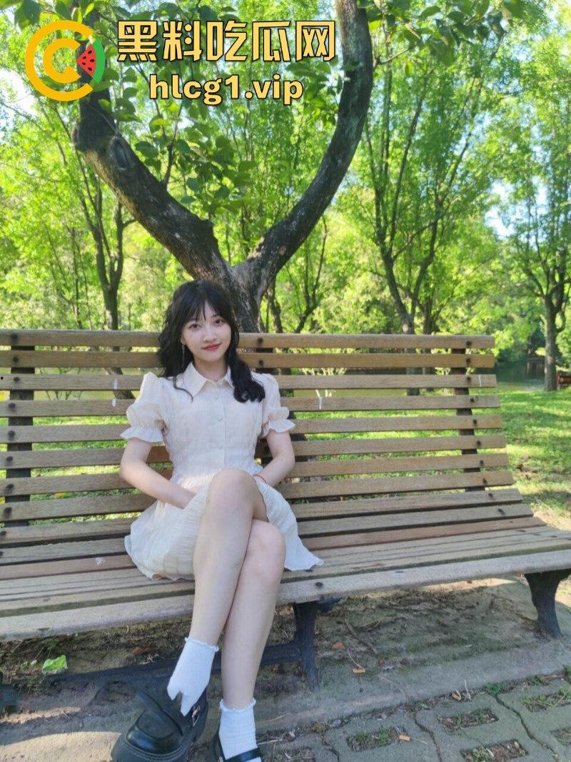 杭州海“龟”【潘玲玲】受眼镜男指导进军直播业 旁边还有打光的-10