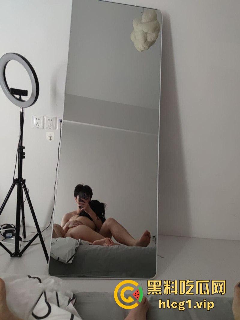 杭州海“龟”【潘玲玲】受眼镜男指导进军直播业 旁边还有打光的-19