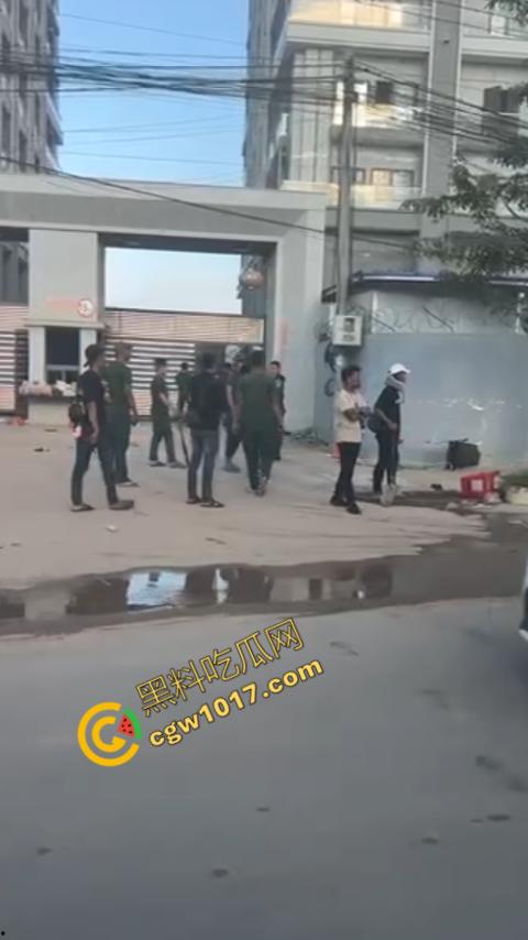 柬埔寨木牌突击抓捕:大楼被围“狗推”慌逃,警笛声与尖叫声交织,大楼一夜成围城!-6