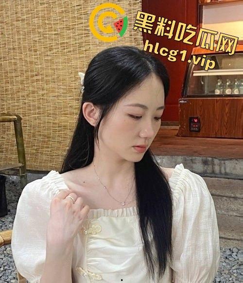 广西反差美女「赵晓玲」被包养真相曝光!奶茶店老板娘人设崩塌!被金主无套抽插叫声撩人!-6