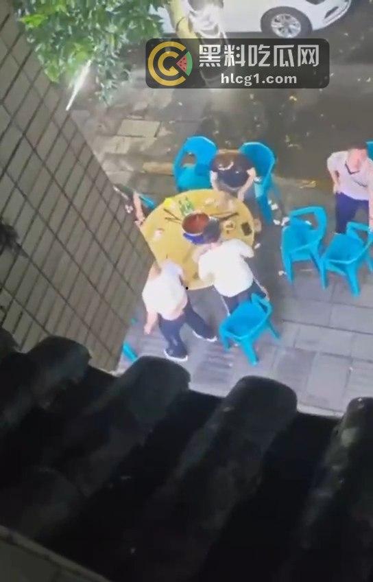 阆中市惊爆深夜闹剧！女子因噪音开窗沟通，遭就餐男不雅挑衅，警方果断出手！-3