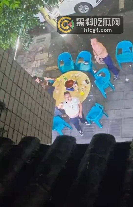 阆中市惊爆深夜闹剧！女子因噪音开窗沟通，遭就餐男不雅挑衅，警方果断出手！-7