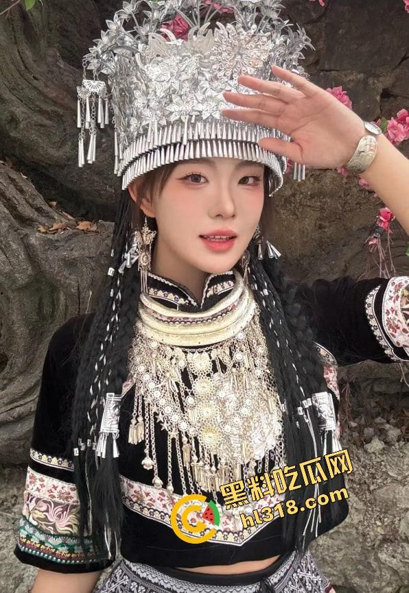 这不比红姐强百倍？抖音高颜女神『刘三好』站街卖身视频流出，极品身材竟然是男儿身，粉丝破大防！-12