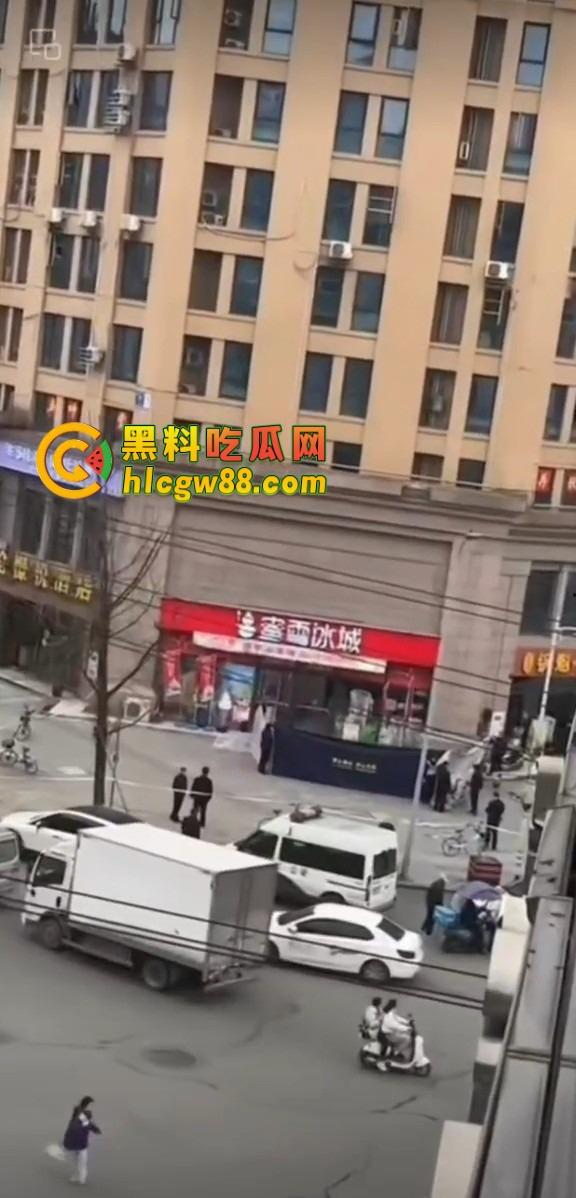 辽宁小孩恋爱被家人阻止，一气之下酒店跳楼，年纪轻轻大把恋爱还没谈就结束了，雪王卖柠檬水无辜躺枪！-8