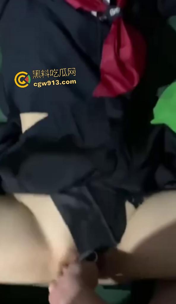 JK装嫩高中学妹【秦艺云】，男友泄露激战片，骚犬口活骑乘全部通，巨乳紧逼被内射，浓精灌满花心！-5